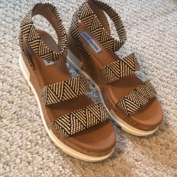 Steve Madden Shoes - Bandi Platform Wedge Sandal- worn once! Size 9